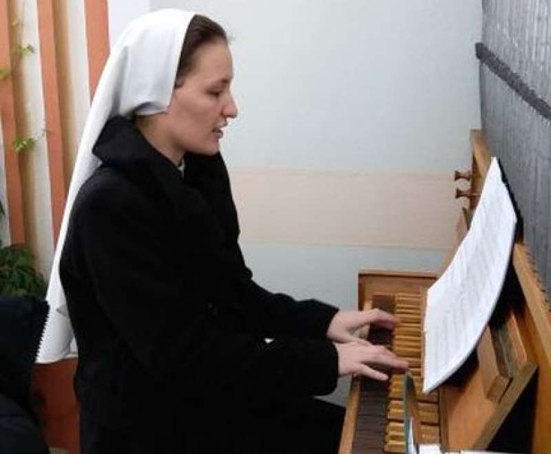 Sestre SMI na blagoslovu i kolaudaciji orgulja u župi Novo Selo-Balegovac