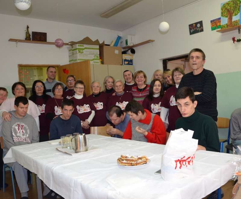 Prijatelji Malog Isusa posjetili štićenike i zdravstvene djelatnike Centra za autizam u Zagrebu
