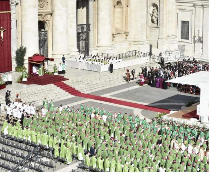 Papa Franjo otvorio Biskupsku Sinodu posvećenu mladima Papa Franjo otvorio Biskupsku Sinodu posvećenu mladima