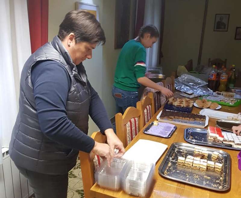 Prodaja kolača PMI-a u Krašiću