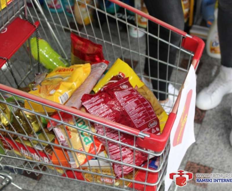 Mladi iz Župe Prozor prikupljali hranu za socijalno ugrožene obitelji