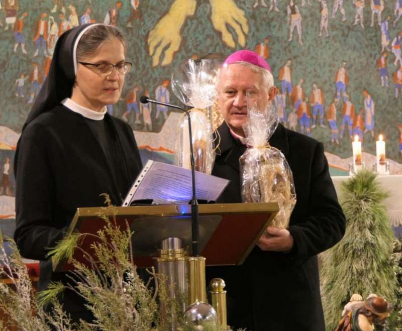 Božićna čestitka ocu nadbiskupu msgru Zdenku Križiću