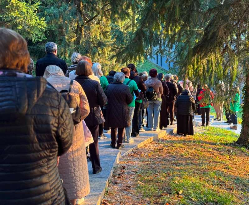 Hodočašće PMI iz triju župa u samostan Betlehem na zagrebačkom Kraljevcu Hodočašće PMI iz triju župa u samostan Betlehem na zagrebačkom Kraljevcu