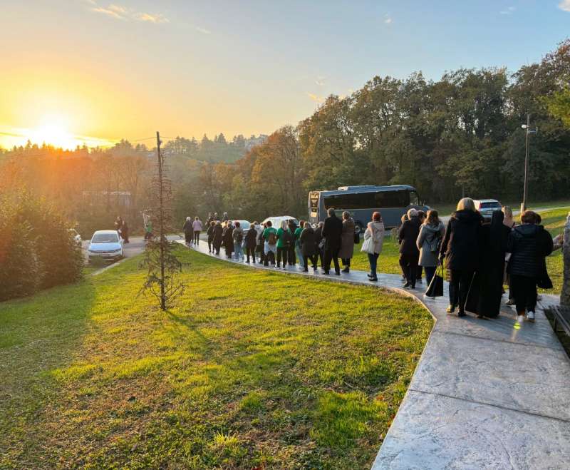 Hodočašće PMI iz triju župa u samostan Betlehem na zagrebačkom Kraljevcu Hodočašće PMI iz triju župa u samostan Betlehem na zagrebačkom Kraljevcu