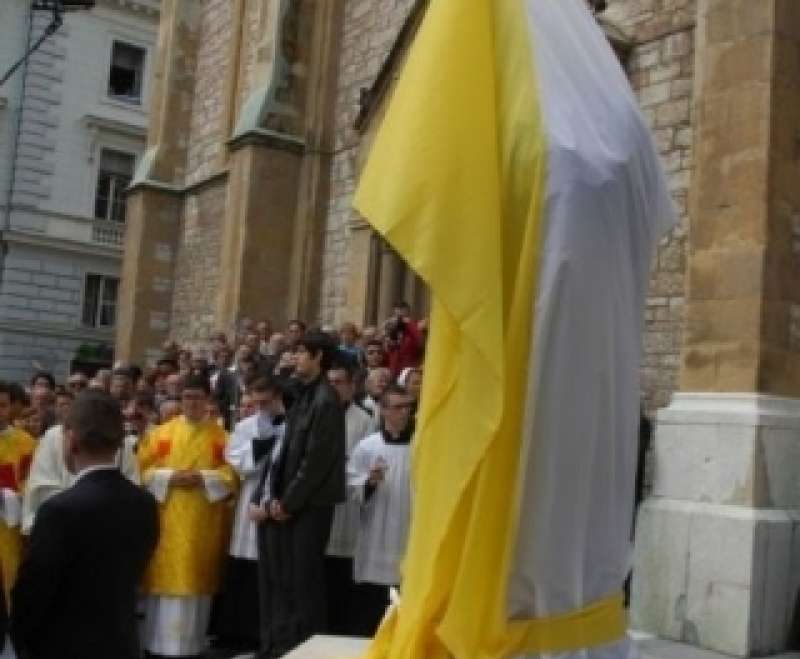 Svečanost otkrivanja i blagoslov spomenika sv. Ivanu Pavlu II. u Sarajevu
