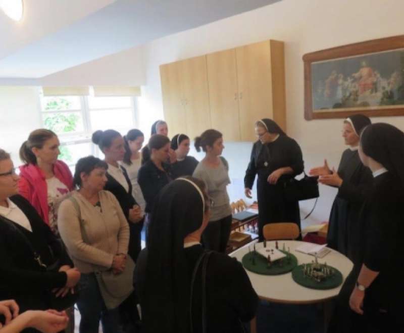 Sestre i djelatnici iz Mostara, Sarajeva i Viteza na seminaru u Đakovu