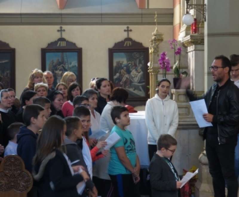 Hodočašće članova Društva Prijatelja Maloga Isusa sluzi Božjem nadbiskupu Josipu Stadleru u Sarajevo