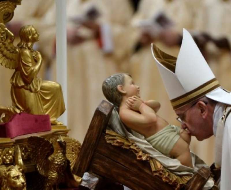 Papa Franjo predvodio sv. Misu polnoćku u bazilici sv. Petra Papa Franjo predvodio sv. Misu polnoćku u bazilici sv. Petra