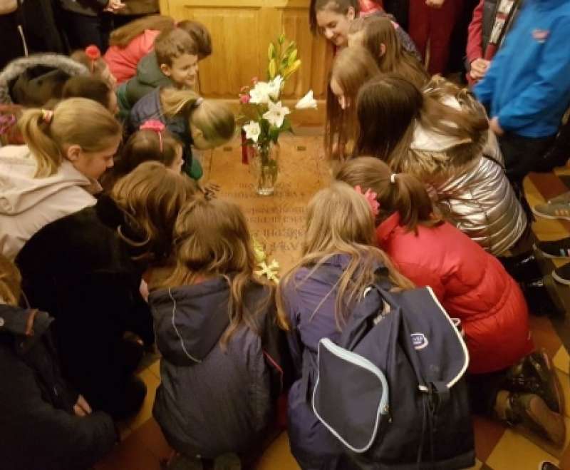 Hodočasnici iz Gromiljaka pohodili grob sluge Božjega Josipa Stadlera