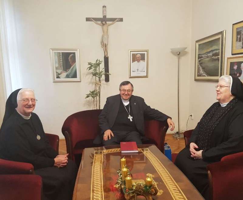 Kardinal Puljić primio časnu majku Družbe sestara Služavki Maloga Isusa