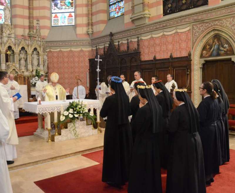 Proslava redovničkih zavjeta sestara Služavki Malog Isusa Sarajevske provincije BZBD
