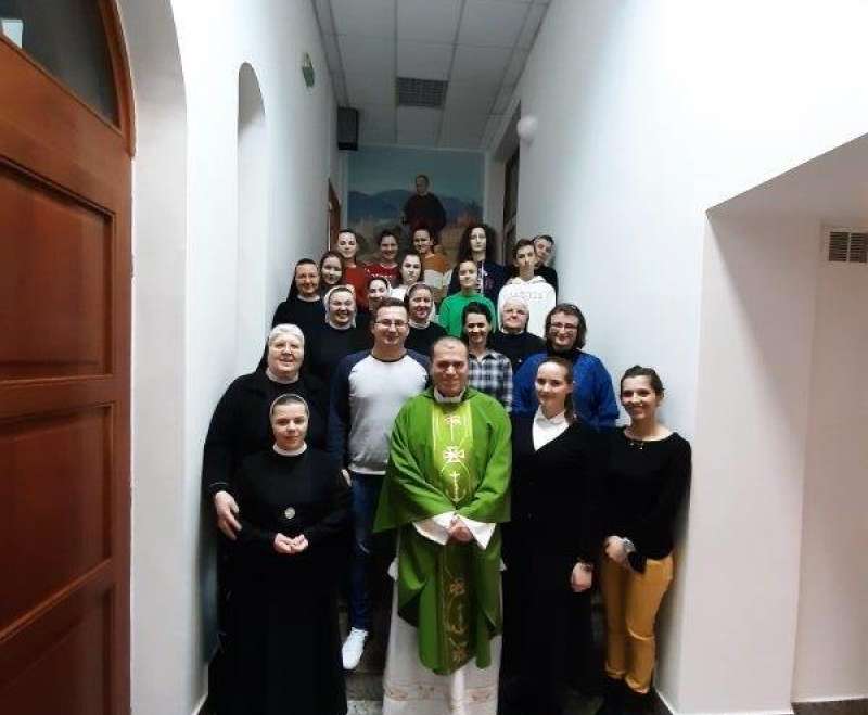 Djelatnici Caritasa Vrhbosanske nadbiskupije posjetili djecu u kući “Egipat” i zajednicu sestara SMI