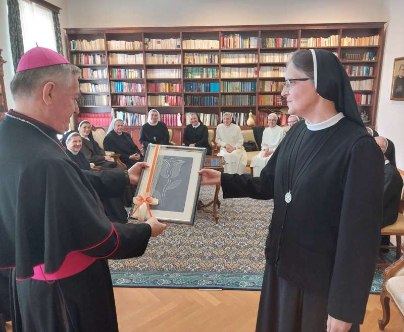 Uskrsno čestitanje redovnica Grada nadbiskupu msgru  Marinu Barišiću