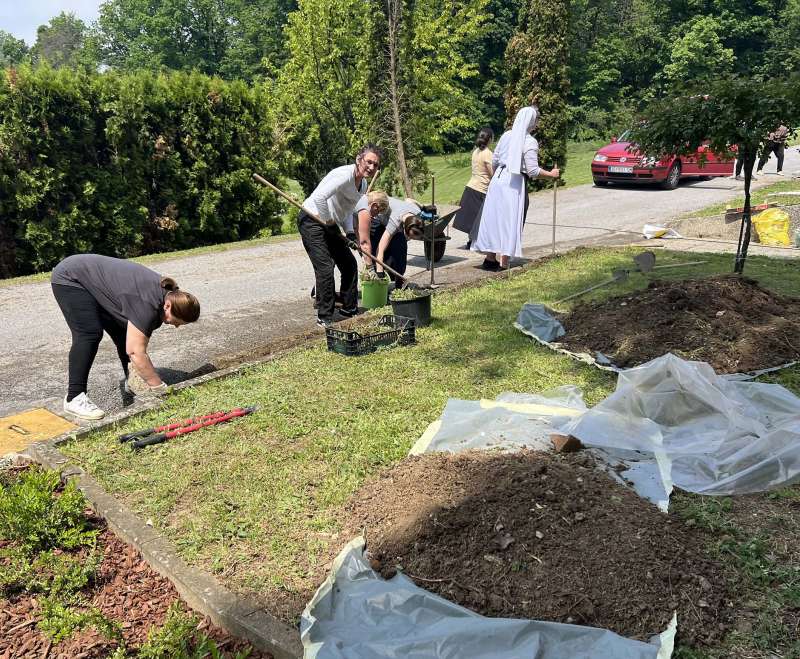 Vrijedne ruke Prijatelja Malog Isusa na našem Kraljevcu