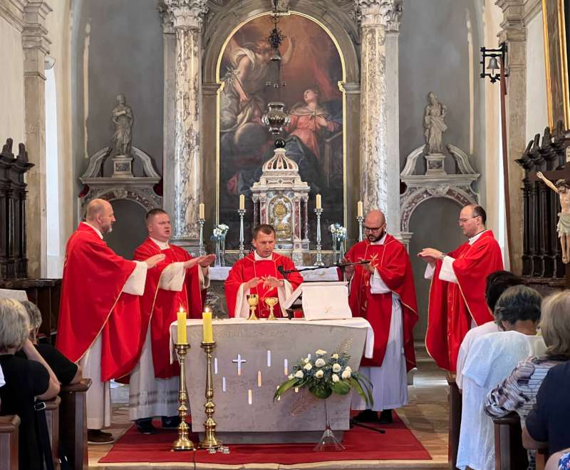 Hodočašće ss. juniorki bl. Miroslavu Bulešiću