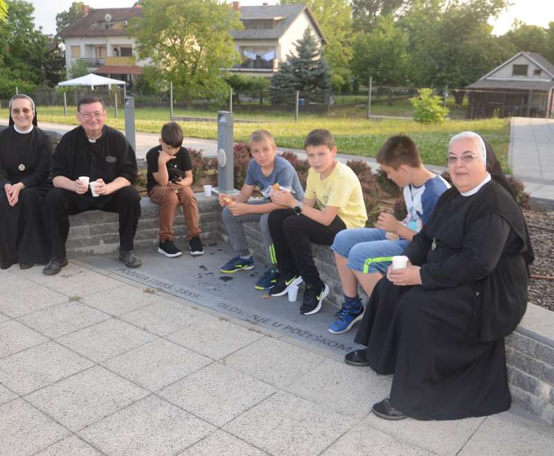 Sestre Služavke Maloga Isusa nastavljaju s molitvenom devetnicom Djetetu Isusu