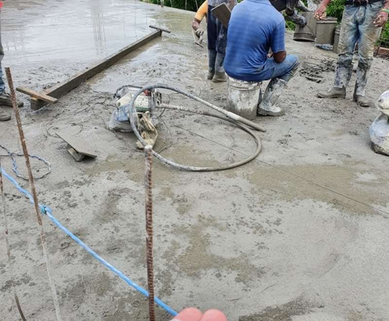 Izlijevanje krovne ploče na Kući Maloga Isusa na Haitiju