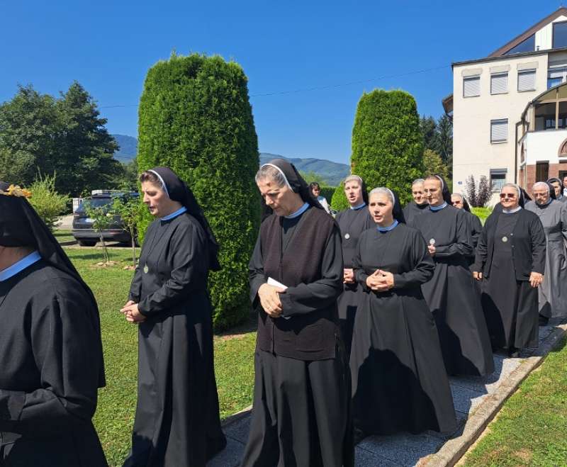 Slavlje redovničkih zavjeta Sestara SMI Sarajevske provincije u župi Imena Marijina u Gromiljaku