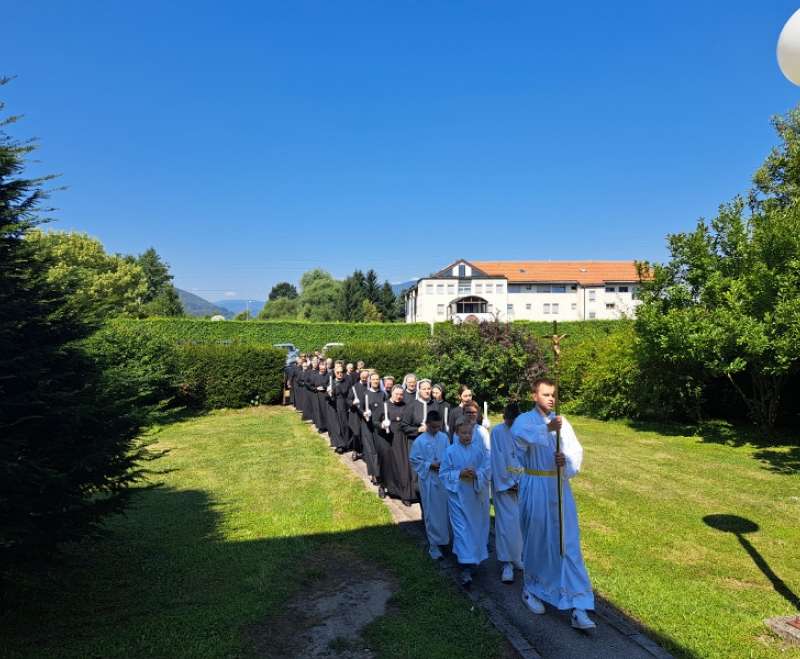 Slavlje redovničkih zavjeta Sestara SMI Sarajevske provincije u župi Imena Marijina u Gromiljaku