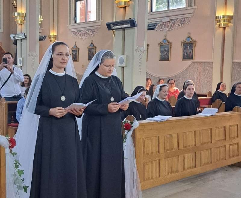 Slavlje redovničkih zavjeta Sestara SMI Sarajevske provincije u župi Imena Marijina u Gromiljaku