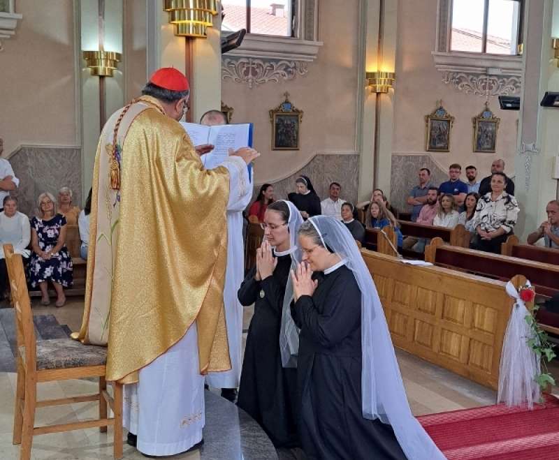 Slavlje redovničkih zavjeta Sestara SMI Sarajevske provincije u župi Imena Marijina u Gromiljaku