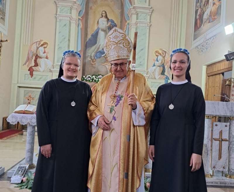 Slavlje redovničkih zavjeta Sestara SMI Sarajevske provincije u župi Imena Marijina u Gromiljaku