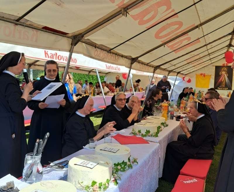 Slavlje redovničkih zavjeta Sestara SMI Sarajevske provincije u župi Imena Marijina u Gromiljaku