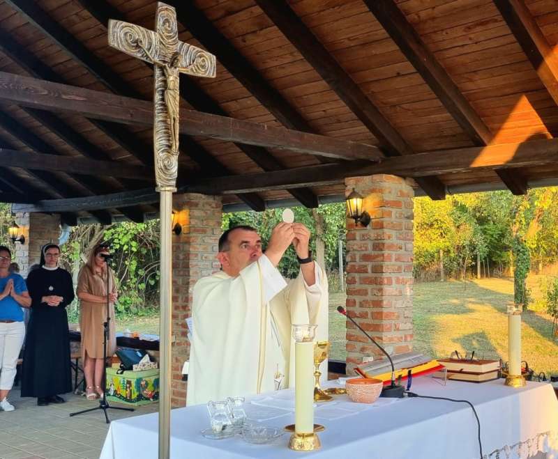 Sto godina Služavki Malog Isusa u Vinkovcima - vrijeme žrtvene ljubavi s duhovnim plodovima