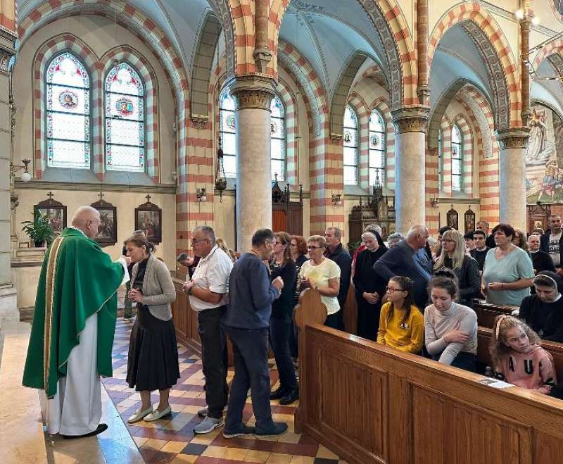 Hodočasnici iz Slavonskoga Broda na grobu sluge Božjega Josipa Stadlera