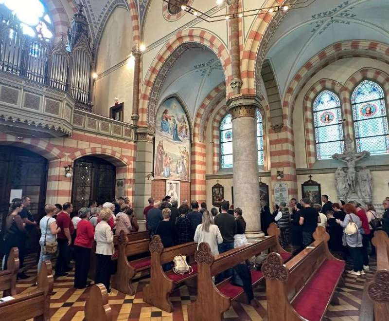 Hodočasnici iz Slavonskoga Broda na grobu sluge Božjega Josipa Stadlera