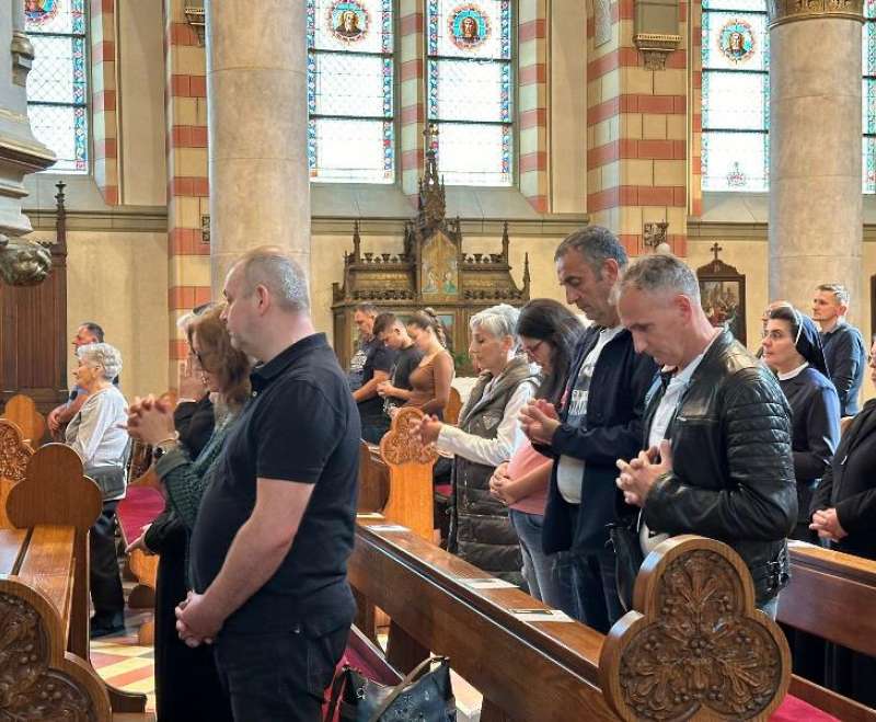 Hodočasnici iz Slavonskoga Broda na grobu sluge Božjega Josipa Stadlera