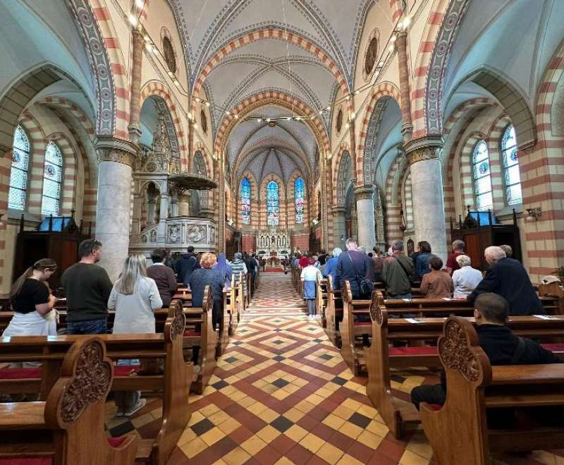 Hodočasnici iz Slavonskoga Broda na grobu sluge Božjega Josipa Stadlera