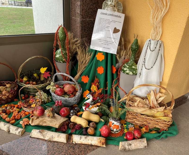 U Kući Navještenja u Gromiljaku otvorena misijska izložba za Haiti