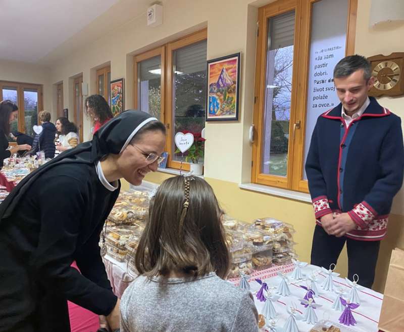 Održan humanitarni koncert i prodajna izložba za djecu Stadlerovog dječjeg “Egipta”
