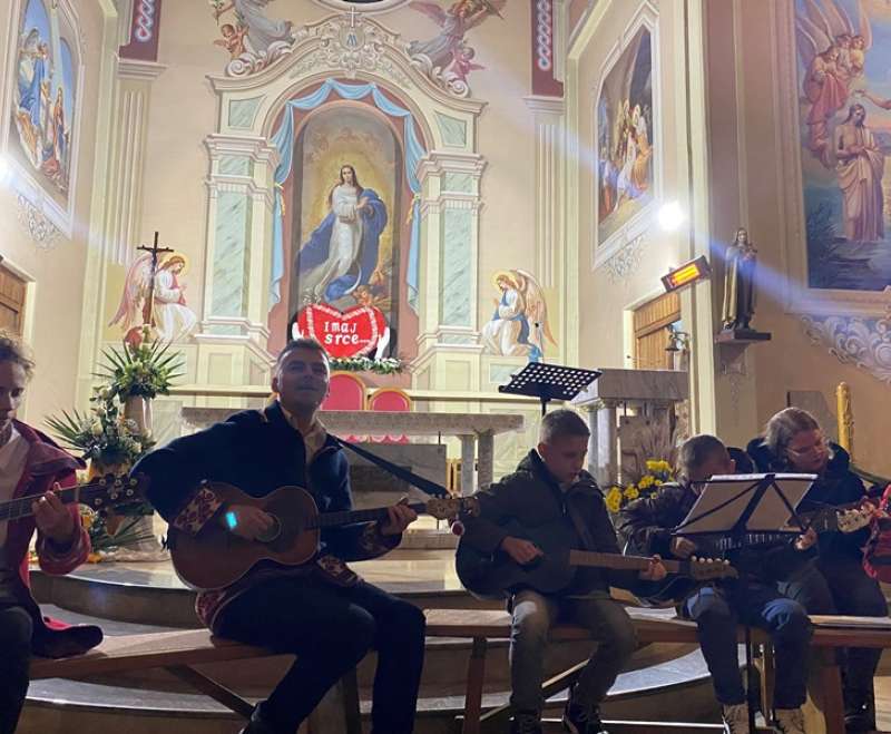 Održan humanitarni koncert i prodajna izložba za djecu Stadlerovog dječjeg “Egipta”