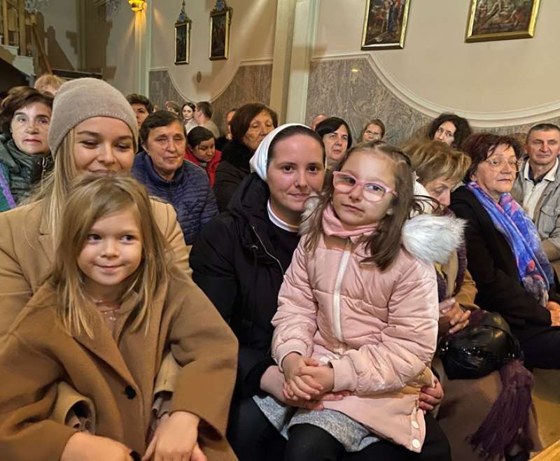 Održan humanitarni koncert i prodajna izložba za djecu Stadlerovog dječjeg “Egipta”