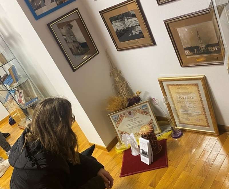 Zbor mladih i tamburaši župe Zapolje kod Nove Gradiške posjetili samostan i Stadlerov dječji „Egipat