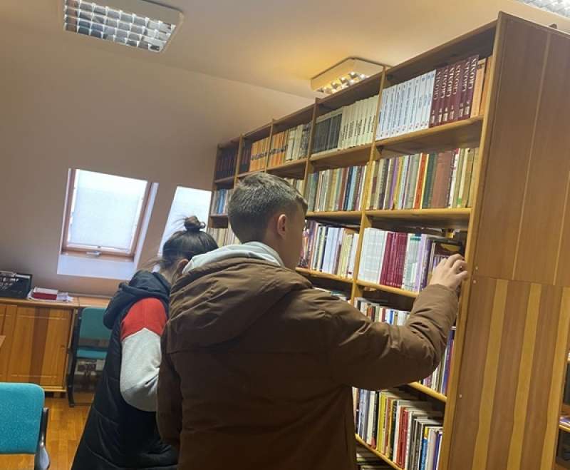 Zbor mladih i tamburaši župe Zapolje kod Nove Gradiške posjetili samostan i Stadlerov dječji „Egipat