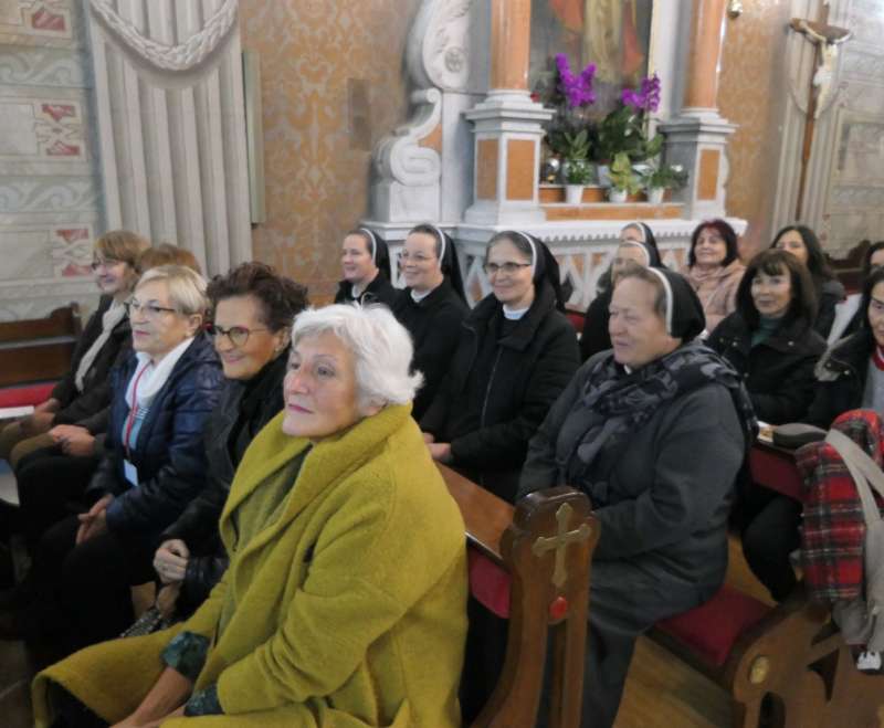 Prijatelji Malog Isusa sa sestrama srcem za misije