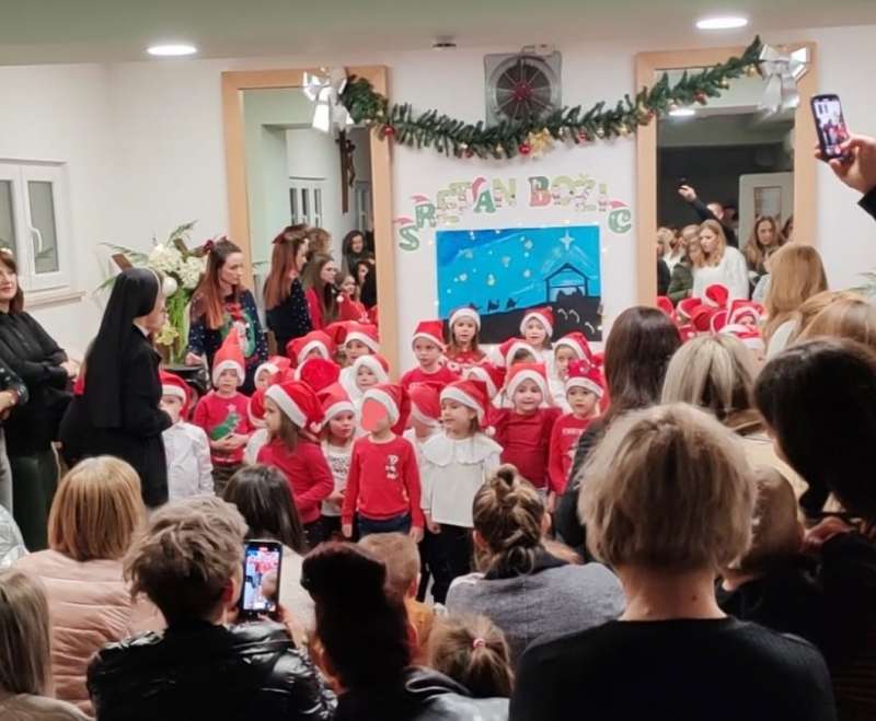 Božićna priredba  dječjeg vrtića u samostanu časnih sestara u Košutama