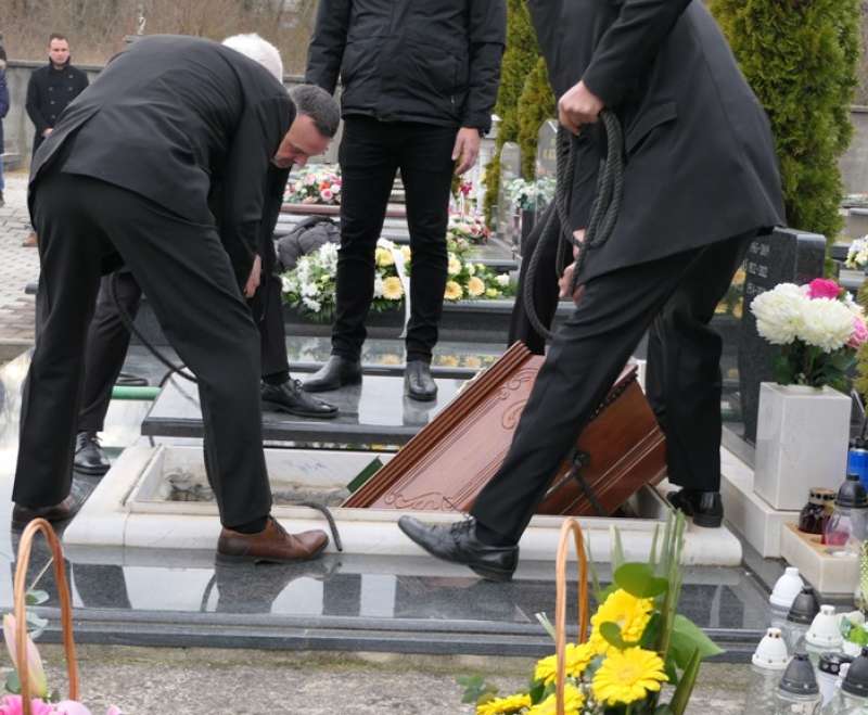 “Evo Zaručnika, iziđite mu u susret!”