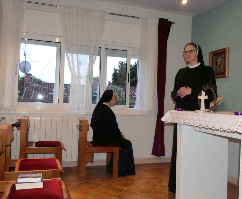 Provincijska glavarica s. M. Terezija  Pervan sa sestrama samostana „Malog Isusa“ na Bačvicama