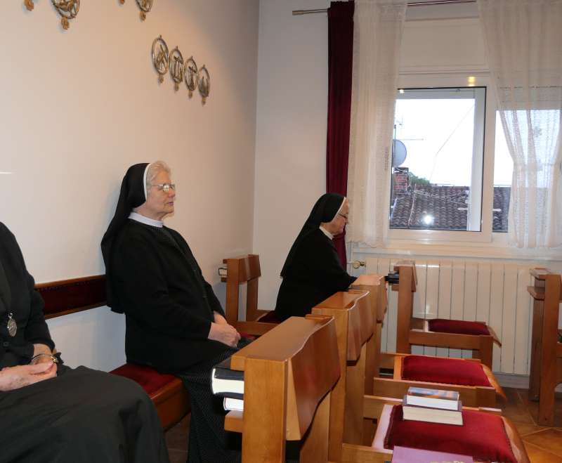Provincijska glavarica s. M. Terezija  Pervan sa sestrama samostana „Malog Isusa“ na Bačvicama