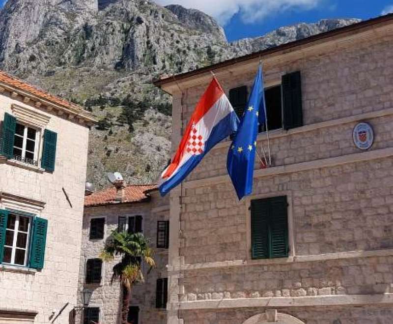Uskrsni Emaus u zaljev hrvatskih svetaca Boke Kotorske