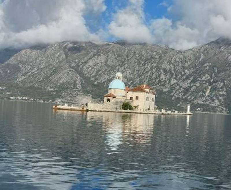 Uskrsni Emaus u zaljev hrvatskih svetaca Boke Kotorske
