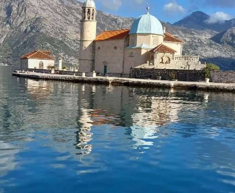Uskrsni Emaus u zaljev hrvatskih svetaca Boke Kotorske