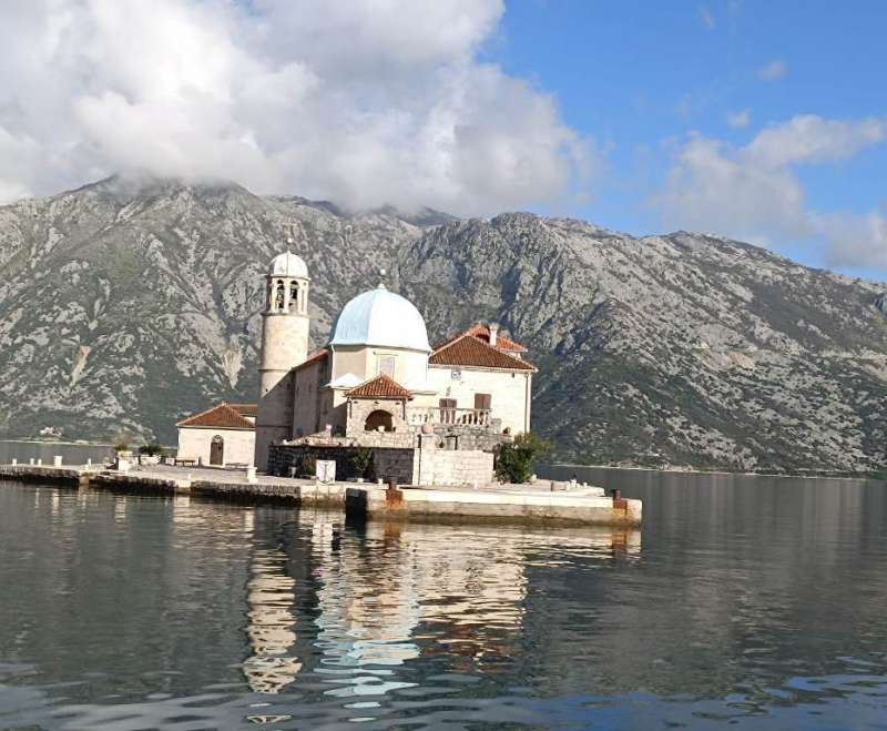 Uskrsni Emaus u zaljev hrvatskih svetaca Boke Kotorske
