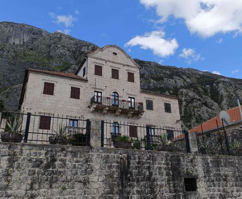 Uskrsni Emaus u zaljev hrvatskih svetaca Boke Kotorske