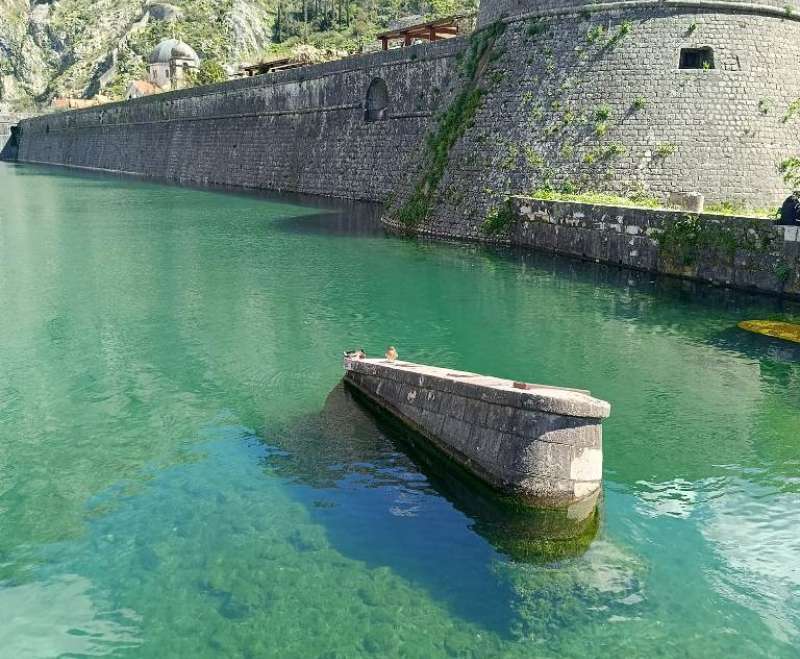 Uskrsni Emaus u zaljev hrvatskih svetaca Boke Kotorske