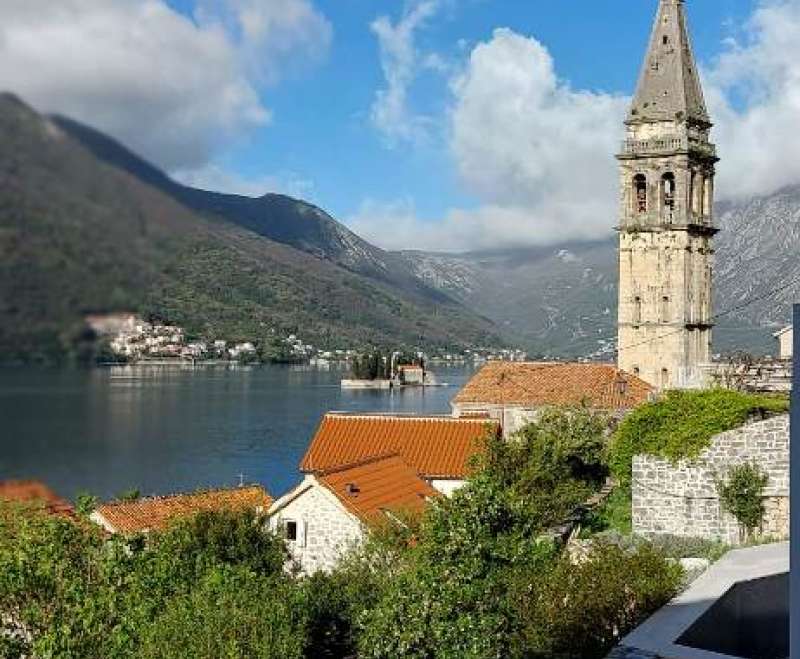 Uskrsni Emaus u zaljev hrvatskih svetaca Boke Kotorske